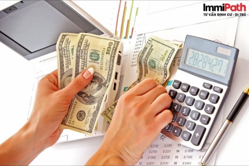 Cuộc sống mưu sinh của người Việt tại Mỹ phải chi tiêu tiết kiệm mới trang trải chi phí sinh hoạt đắt đỏ cũng như gửi tiền về quê nhà - ImmiPath